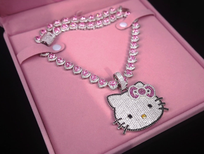 Hellokitty Sparkly Necklace Shiny Rhinestone Chunky Chain Necklace Punk Rock Style Costume Jewelry（Velvet Gift Box Packing）